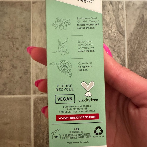 REN Clean Skincare Evercalm Global Protection Day Cream - Picture 3 of 3